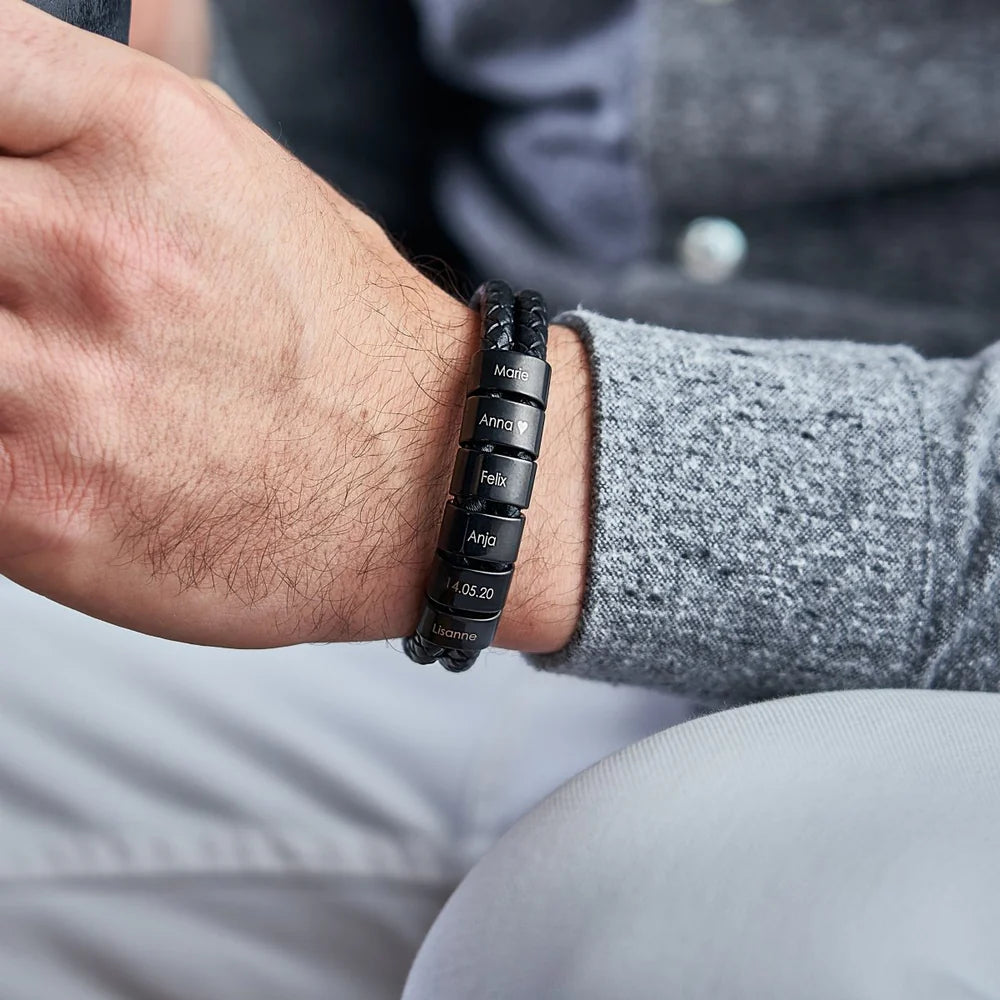Läderarmband med graverade pärlor